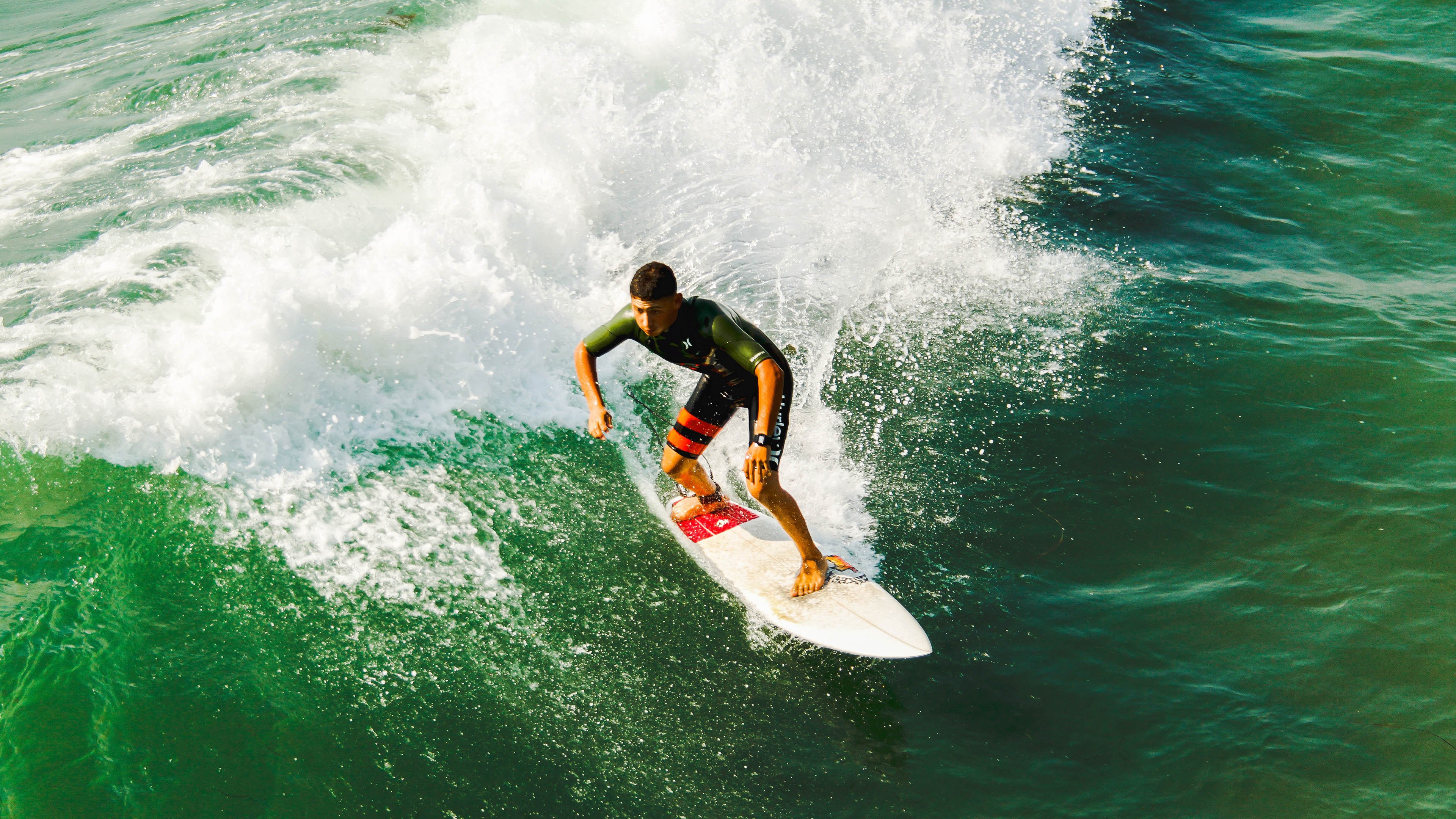 “足球场馆智能化管理系统正式投入使用”，足球场馆建设